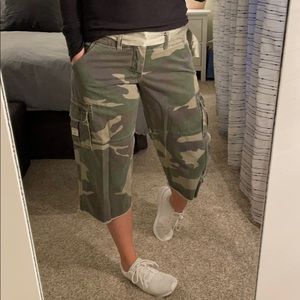 Camo Wide Leg cropped Cargo Pants
